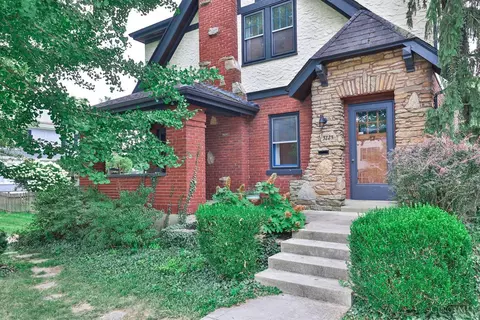 3225 Beredith Pl, Cincinnati, OH 45213 photo 2