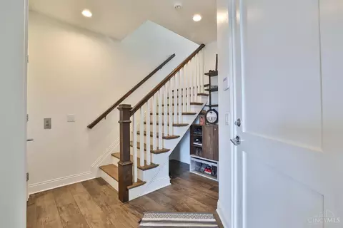 Entry Way - 337 Oregon St, Cincinnati, OH 45202 photo 3 of 6
