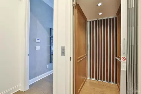Entry Way - 337 Oregon St, Cincinnati, OH 45202 photo 1 of 6