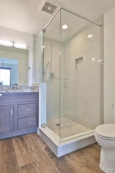 Bath - 337 Oregon St, Cincinnati, OH 45202 photo 6 of 8