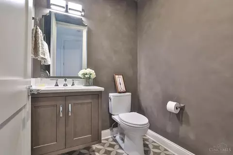 Bath - 337 Oregon St, Cincinnati, OH 45202 photo 3 of 8