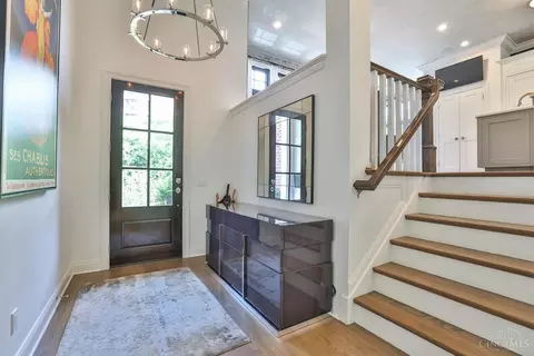 Entry Way - 337 Oregon St, Cincinnati, OH 45202 photo 2 of 6