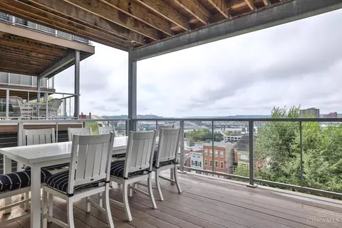 Exterior - 337 Oregon St, Cincinnati, OH 45202 photo 6 of 10