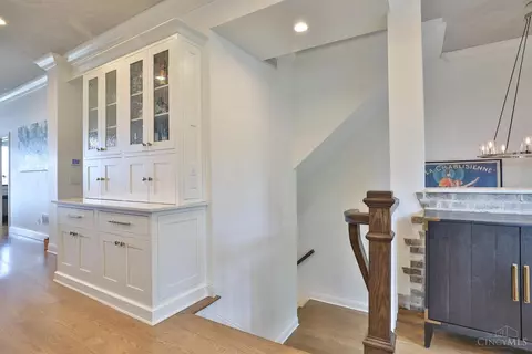 Entry Way - 337 Oregon St, Cincinnati, OH 45202 photo 5 of 6