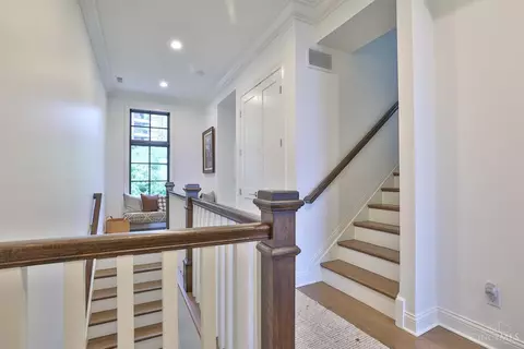 Entry Way - 337 Oregon St, Cincinnati, OH 45202 photo 4 of 6