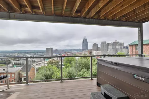 Exterior - 337 Oregon St, Cincinnati, OH 45202 photo 5 of 10