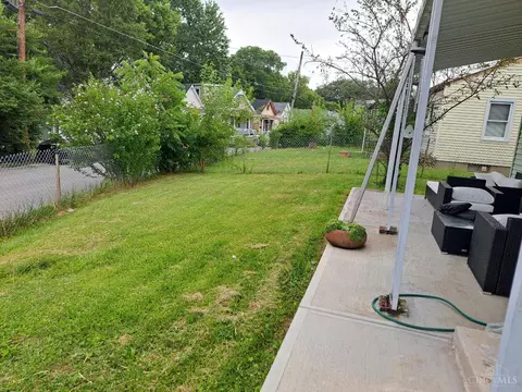 Exterior - 2556 Ring Pl, Cincinnati, OH 45204 photo 5 of 10
