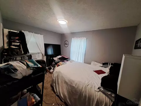 Bedroom - 2556 Ring Pl, Cincinnati, OH 45204 photo 1 of 2