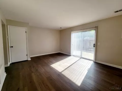 Living - 1163 Witt Rd #302, Cincinnati, OH 45255 photo 1 of 2