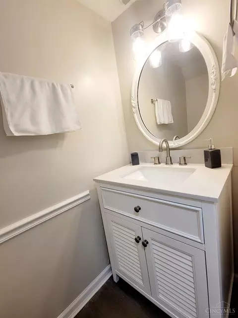 Bath - 1163 Witt Rd #302, Cincinnati, OH 45255 photo 1 of 5