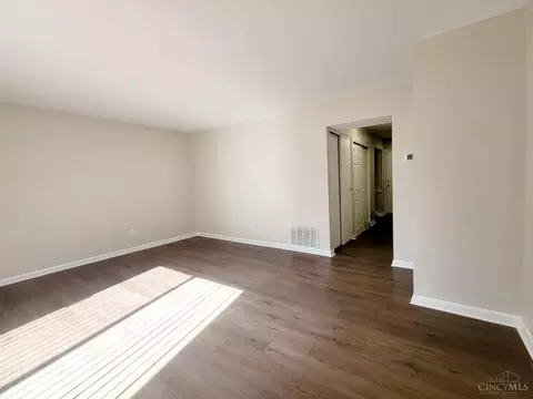 Living - 1163 Witt Rd #302, Cincinnati, OH 45255 photo 2 of 2
