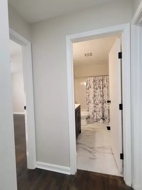 Entry Way - 1163 Witt Rd #302, Cincinnati, OH 45255 photo 9 of 9