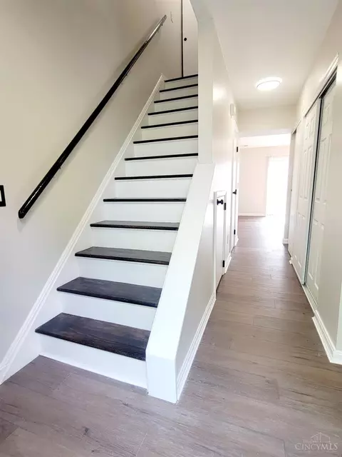 Entry Way - 1163 Witt Rd #302, Cincinnati, OH 45255 photo 5 of 9