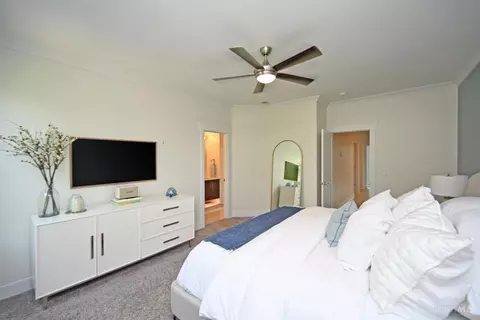 Bedroom - 423 Stanley Ave, Cincinnati, OH 45226 photo 3 of 5