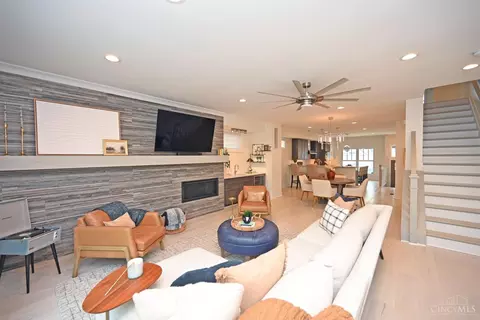 Living - 423 Stanley Ave, Cincinnati, OH 45226 photo 3 of 4