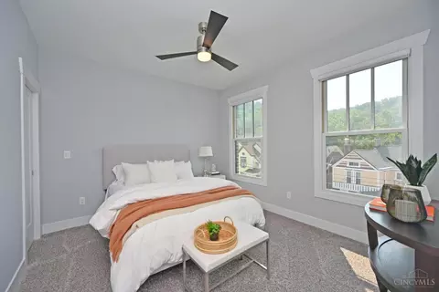 Bedroom - 423 Stanley Ave, Cincinnati, OH 45226 photo 4 of 5
