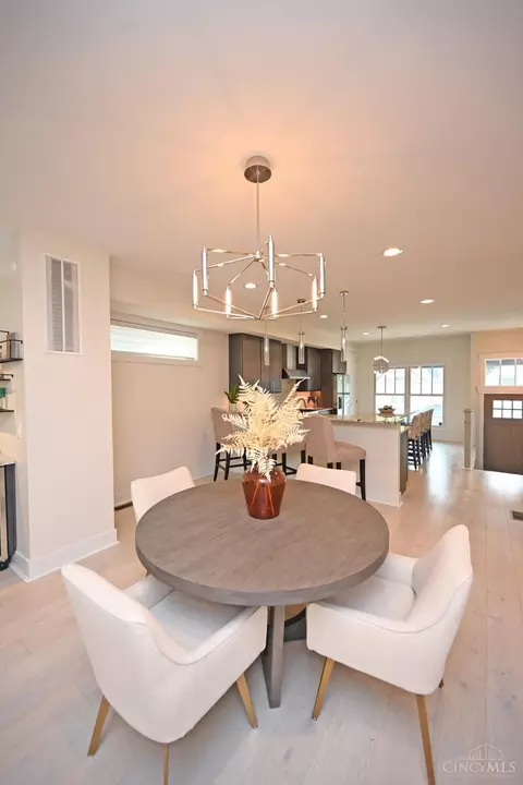 Dining - 423 Stanley Ave, Cincinnati, OH 45226 photo 4 of 4