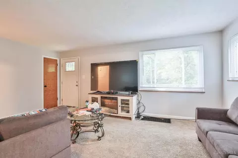 246 Ridgeway Rd, Cincinnati, OH 45216 photo 3
