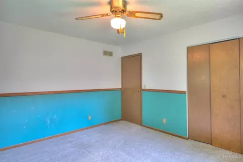 Bedroom - 2121 Bolser Dr, Reading, OH 45215 photo 4 of 6