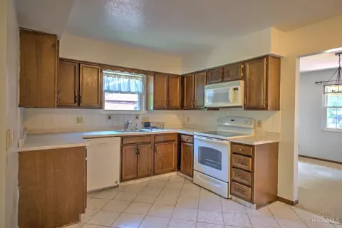 Kitchen - 2121 Bolser Dr, Reading, OH 45215 photo 2 of 2