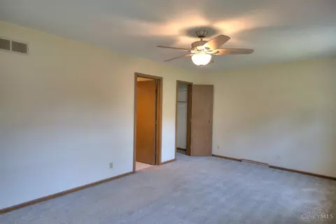 Bedroom - 2121 Bolser Dr, Reading, OH 45215 photo 2 of 6