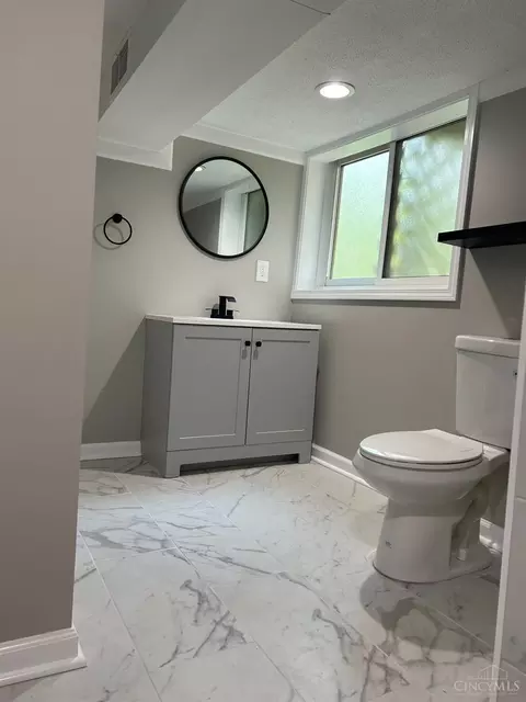 Bath - 210 Furbee Dr, Mason, OH 45040 photo 5 of 6
