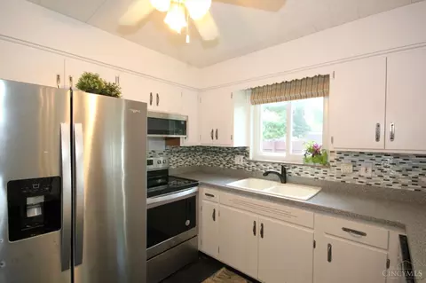 Kitchen - 970 Gardner Rd, Kettering, OH 45429 photo 2 of 4