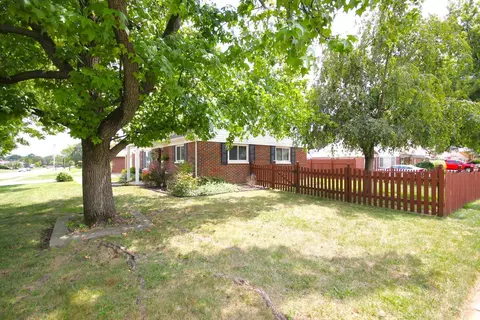 Exterior - 970 Gardner Rd, Kettering, OH 45429 photo 2 of 9