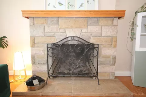 Living - 970 Gardner Rd, Kettering, OH 45429 photo 5 of 6