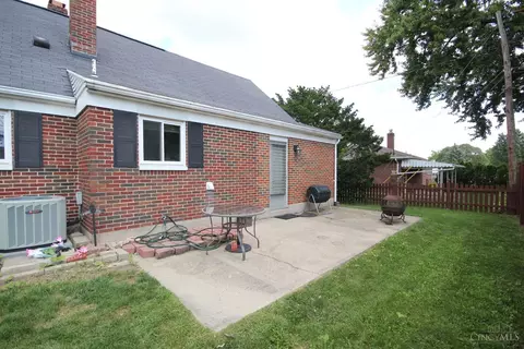 Exterior - 970 Gardner Rd, Kettering, OH 45429 photo 5 of 9