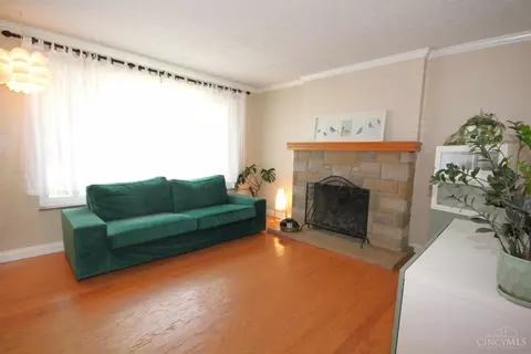 Living - 970 Gardner Rd, Kettering, OH 45429 photo 4 of 6