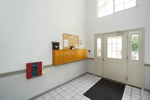 Entry Way - 5757 Cheviot Rd #2A, Cincinnati, OH 45247 photo 1 of 3