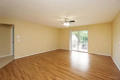 Living - 5757 Cheviot Rd #2A, Cincinnati, OH 45247 photo 1 of 2