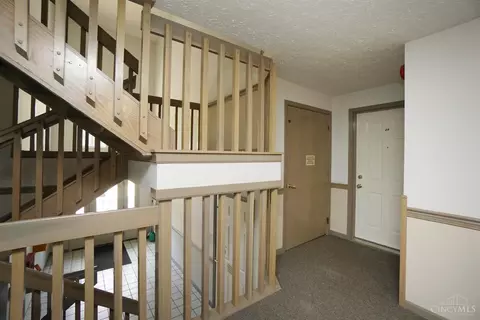 Entry Way - 5757 Cheviot Rd #2A, Cincinnati, OH 45247 photo 2 of 3
