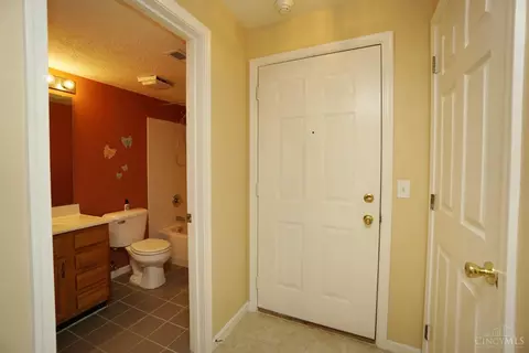 Entry Way - 5757 Cheviot Rd #2A, Cincinnati, OH 45247 photo 3 of 3