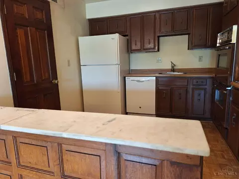 1005 Hill St #B, Cincinnati, OH 45202 photo 4
