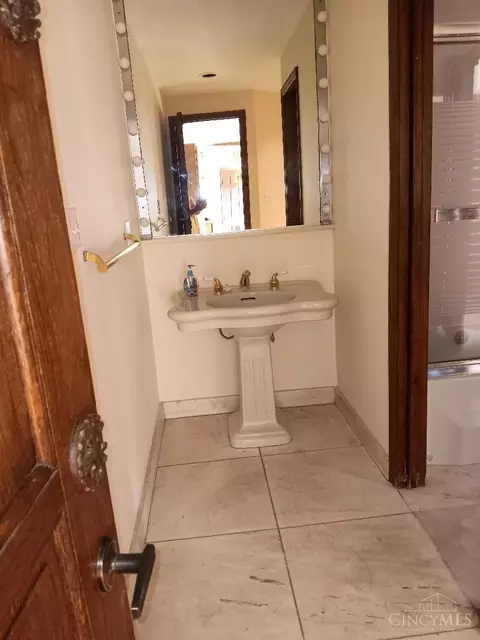 1005 Hill St #B, Cincinnati, OH 45202 photo 11