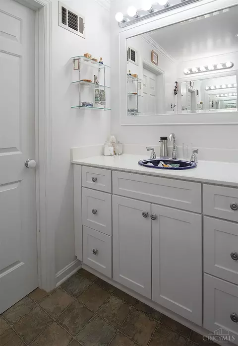 5773 Wayside Ave, Cincinnati, OH 45230 photo 15