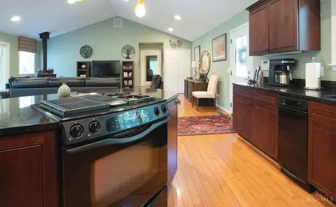 5773 Wayside Ave, Cincinnati, OH 45230 photo 3