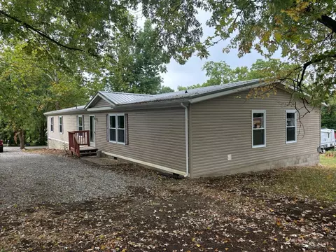10801 Candy Cane Ln, Hillsboro, OH 45133