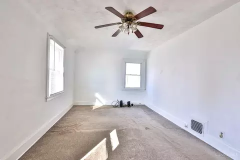 Bedroom - 3602 Madison Rd, Cincinnati, OH 45209 photo 1 of 3