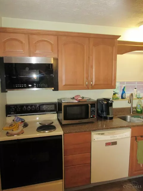 Kitchen - 1158 Oldwick Dr, Reading, OH 45215 photo 5 of 5