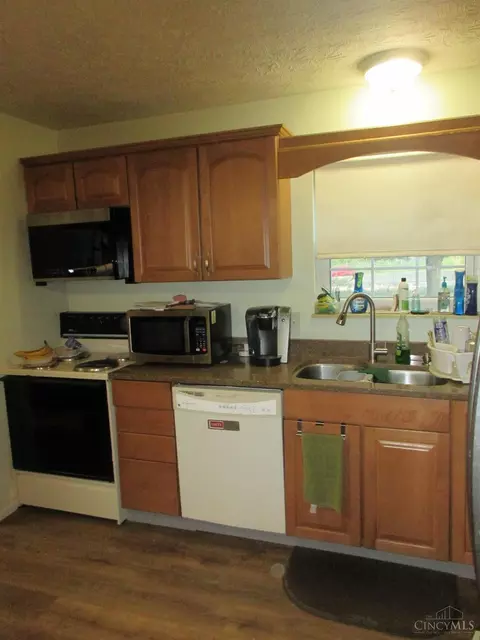 Kitchen - 1158 Oldwick Dr, Reading, OH 45215 photo 3 of 5