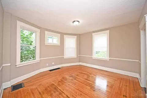 Living - 2804 Shaffer Ave, Cincinnati, OH 45211 photo 4 of 6