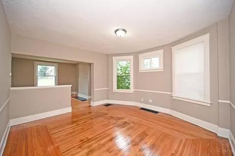 Living - 2804 Shaffer Ave, Cincinnati, OH 45211 photo 5 of 6