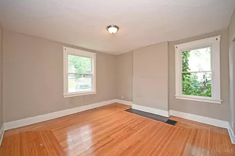 Living - 2804 Shaffer Ave, Cincinnati, OH 45211 photo 2 of 6
