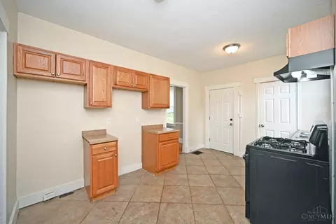 Kitchen - 2804 Shaffer Ave, Cincinnati, OH 45211 photo 3 of 4