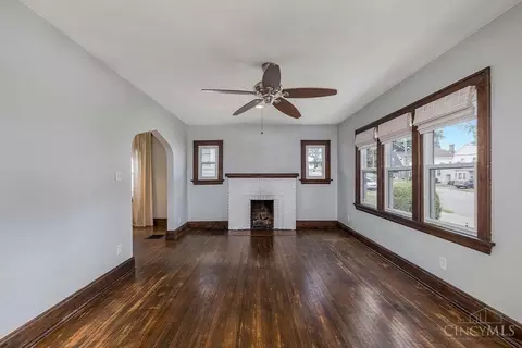 Living - 3615 Madison Rd, Cincinnati, OH 45209 photo 2 of 11