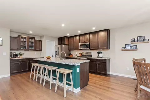 Kitchen - 4777 Paddock Xing, Batavia, OH 45103 photo 5 of 7
