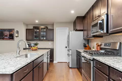 Kitchen - 4777 Paddock Xing, Batavia, OH 45103 photo 4 of 7